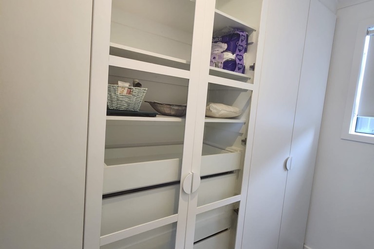 Adjustable shelving detail